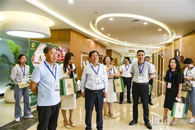 “華商會企業(yè)家健康管理基地”落戶湖北軍威醫(yī)院