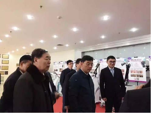 湖北省副省長曹廣晶等省市區(qū)領(lǐng)導(dǎo)一行蒞臨楚天團(tuán)結(jié)激光、楚商資本集團(tuán)考察指導(dǎo)